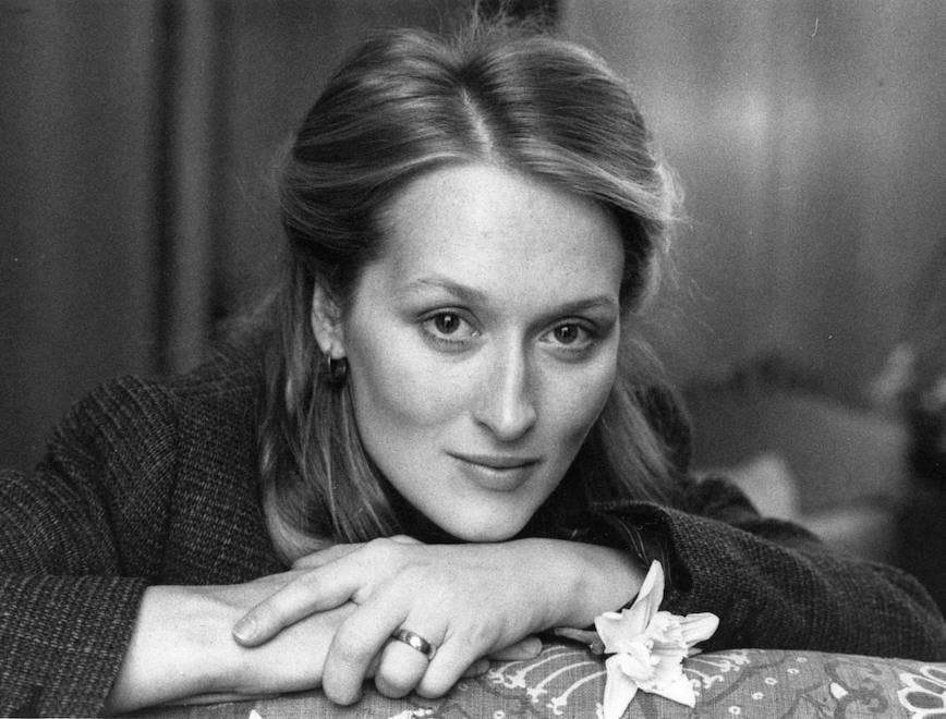 format landscape;close-up;flowers;female;head & shoulders;film;film actress;personality;american;es 80 10358;es p/streep/meryl face person human finger female