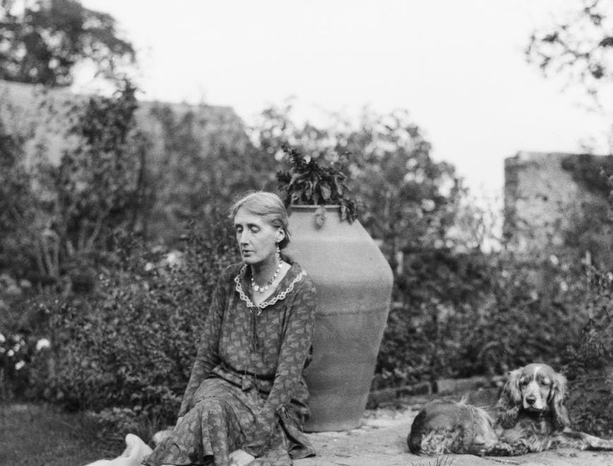 Retrato de Virginia Woolf, 1926. Fotografía por Lady Ottoline Morrell. Cortesía de National Portrait Gallery, London.